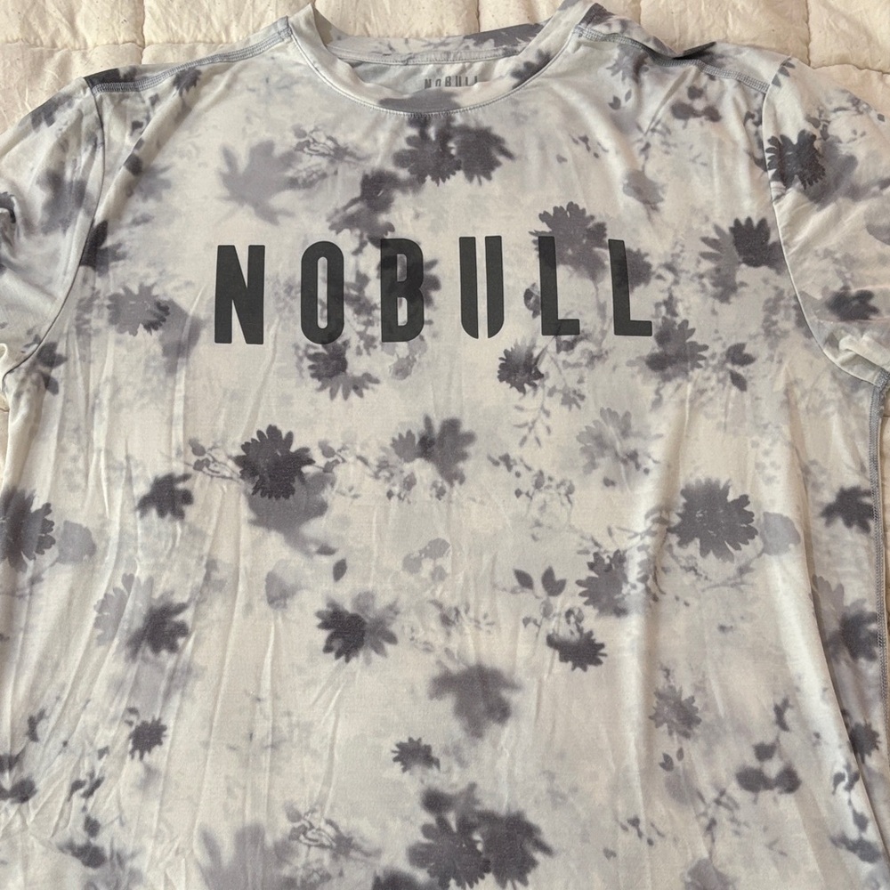 NOBULL Monochrome Floral Tee